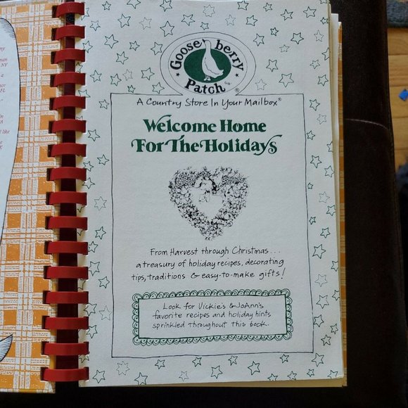 Welcome Home for the Holidays Cookbook [ Gooseberry Patch ] Used - Good - Picture 3 of 7